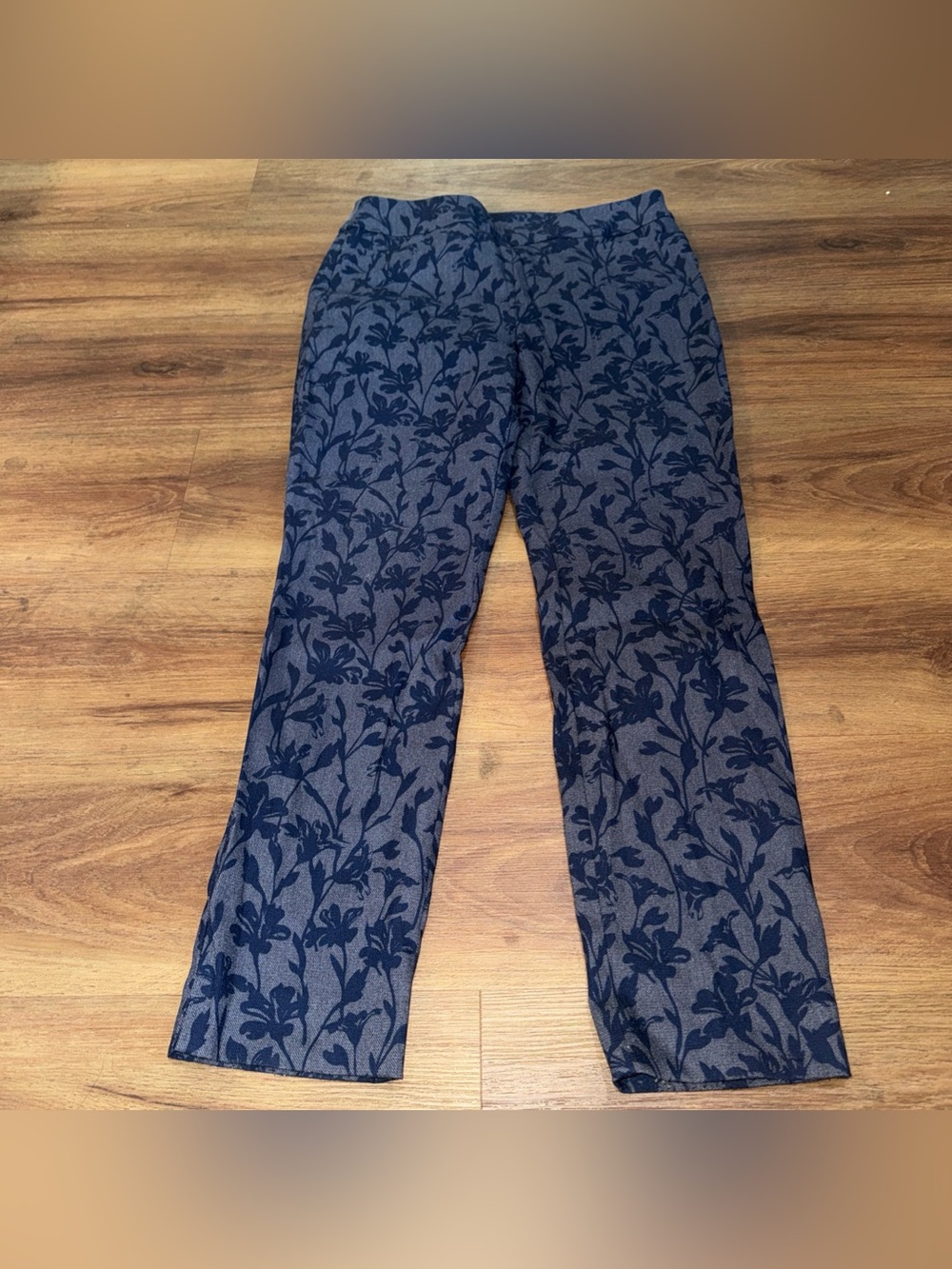Chicos Pants Womens 4R  Blue Floral Slim Leg Stretch Pullon